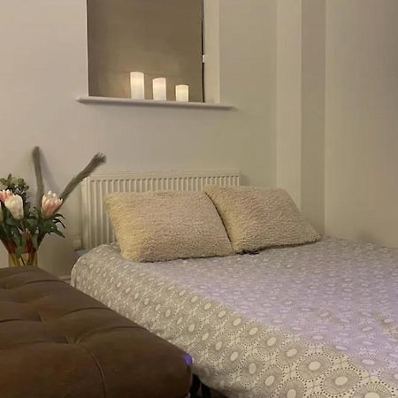 Modern Town House In Cotswolds - 3 Double Bedrooms Уитни Экстерьер фото