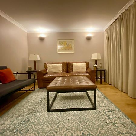 Modern Town House In Cotswolds - 3 Double Bedrooms Уитни Экстерьер фото