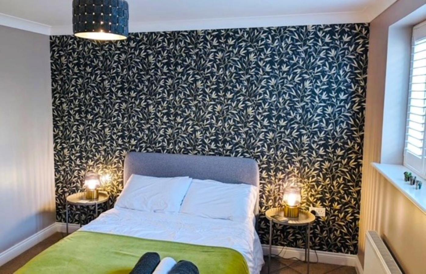 Modern Town House In Cotswolds - 3 Double Bedrooms Уитни Экстерьер фото
