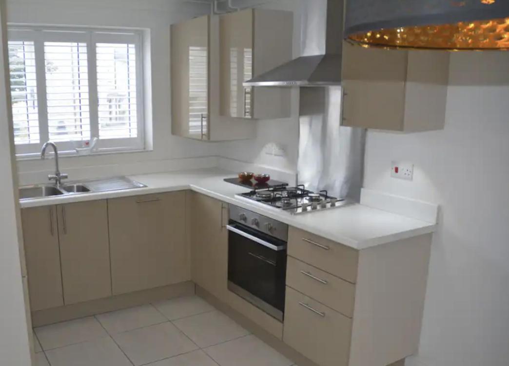 Modern Town House In Cotswolds - 3 Double Bedrooms Уитни Экстерьер фото