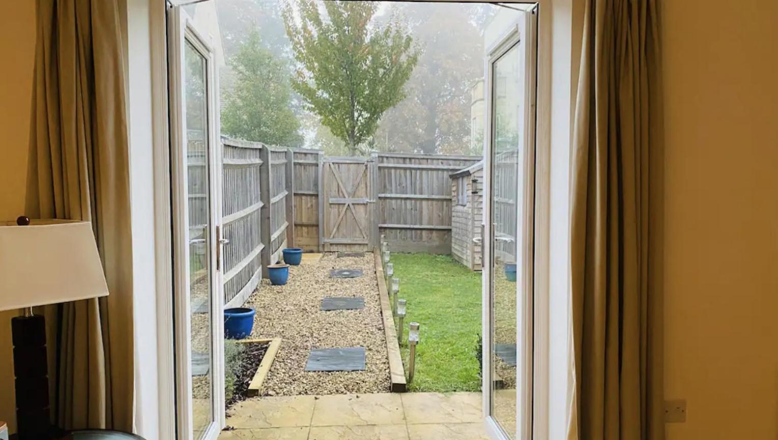Modern Town House In Cotswolds - 3 Double Bedrooms Уитни Экстерьер фото