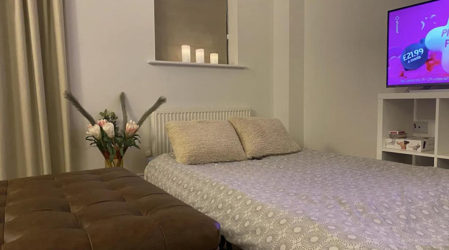 Modern Town House In Cotswolds - 3 Double Bedrooms Уитни Экстерьер фото